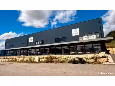 commerce / dépôt / bureaux / 240m2