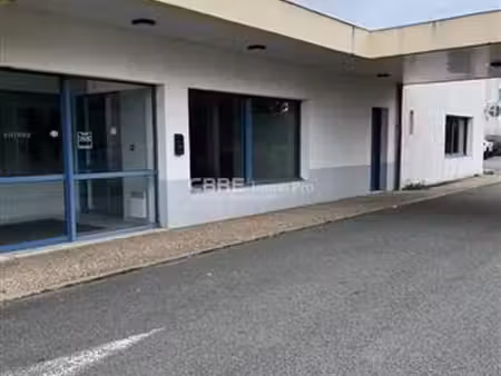 location commerce royan 577 m²