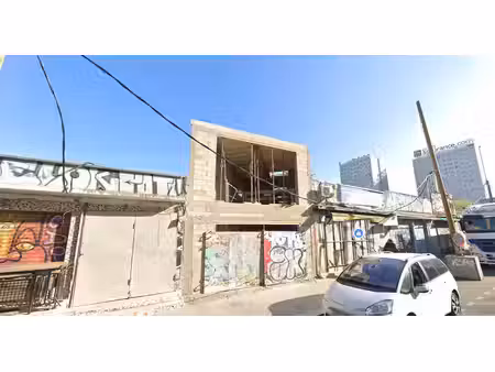 en plein cœur des puces de clignancourt