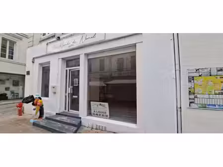 location commerce 2 pièces 37 m² à saintes (17100)