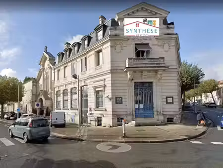 location commerce 3 pièces 70 m² à saintes (17100)
