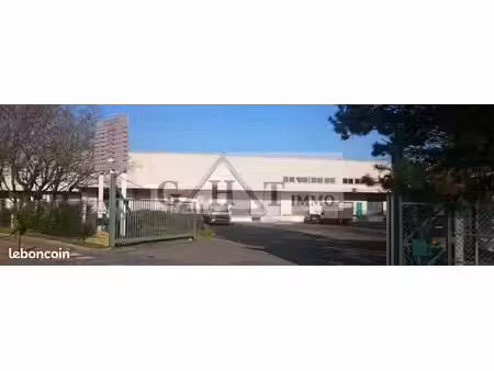 local industriel 750 m²