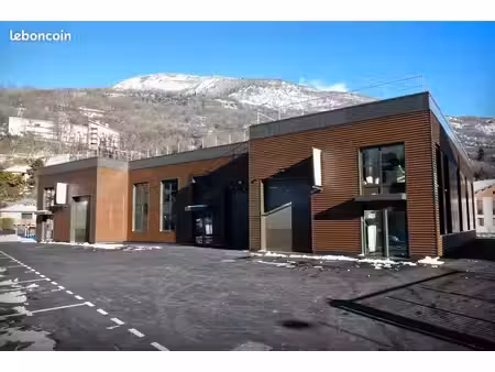 local artisanal entrepôt stockage local d'activité 206 à 412 m2