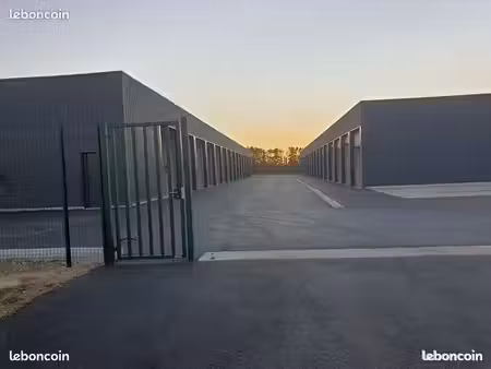 garage / box
