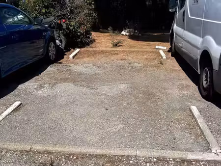 location parking / box  12.00m²  balaruc