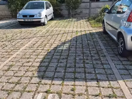 ?️ location ou vente 2 places de parking extérieur en enfilade