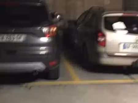 5 places de parking a la location