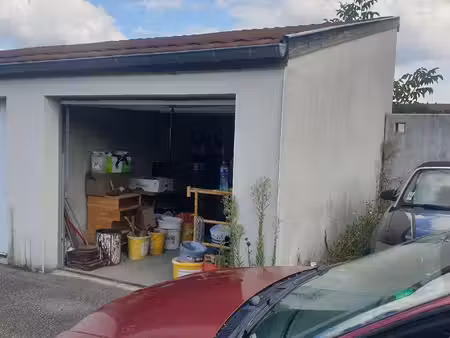 vend garage...25 m2 plancher dans espace sécurisé