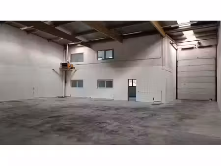 location local d'activités emerainville 925 m²