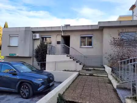 grand local professionnel avec parking
