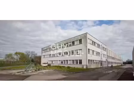 genlis bâtiment d'activité de 11 330 m2 sur un terrain de 27 600 m2