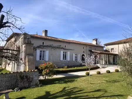 maison de prestige de 208 m2 en vente brie-sous-barbezieux  nouvelle-aquitaine