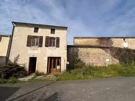 vente maison fontcouverte 17100 - - surface privée