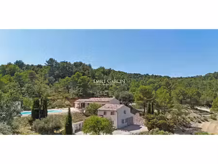 maison avec piscine joucas (84)