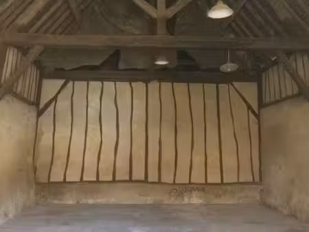 loue surface de stockage dans maison / local / sous sol