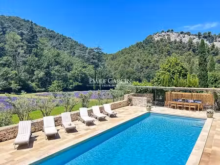 maison de prestige de 280 m2 en location oppède le vieux  france