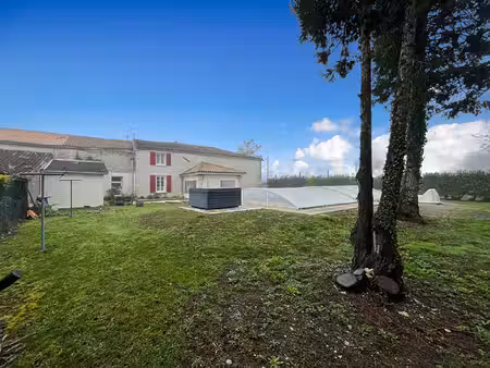 vente maison 7 pièces  203.00m²  romazières