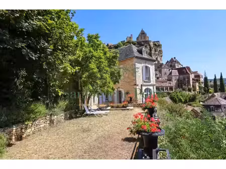 au coeur de beynac et cazenac  l'un des plus beaux villages d