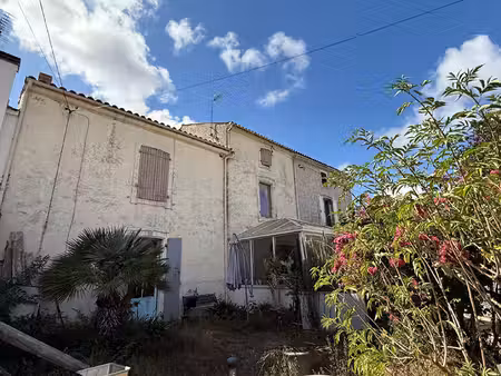 maison en pierre pleine de charme à landrais