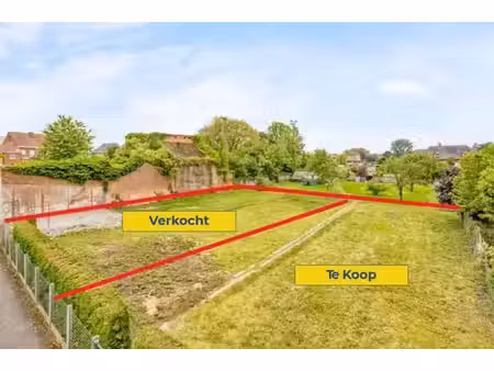 terrain à bâtir pour maison 4 façades avec vue sur l' église