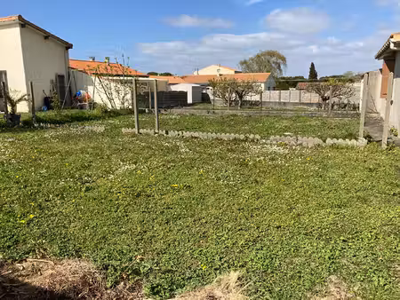 terrain fouras 385 m2