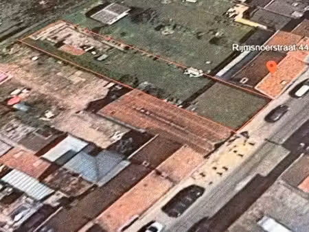 stuk bouwgrond van 417 m² voor gesloten bebouwing  naast nr. 44 (breedte stuk grond +/- 8m