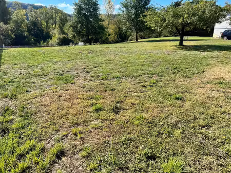 lalinde a saisir terrain a batir d'une surface de 1673 m²  eau