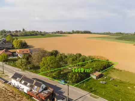 terrain de 1419m2 dans un secteur prisé.