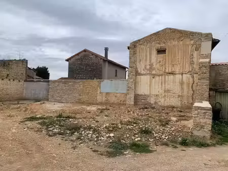 tusson  terrain et bâtiment en ruine