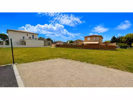 terrain constructible de 594 m2 à violès  15 min d'orange