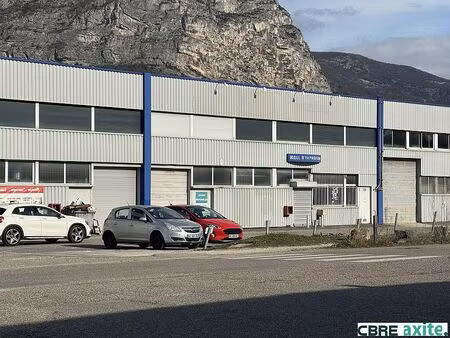 location commerce saint egreve 457 m²