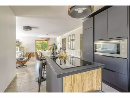 maison de luxe à vendre dans le quartier bourg-solvardière-pelousière