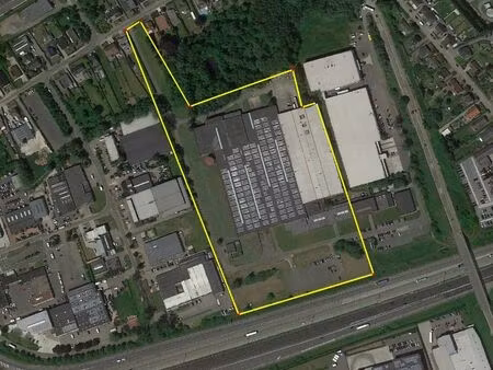 magazijn met kantoren te huur