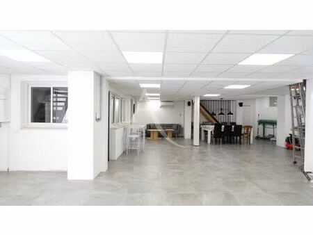 location commerce 188 m² à la crau (83260)