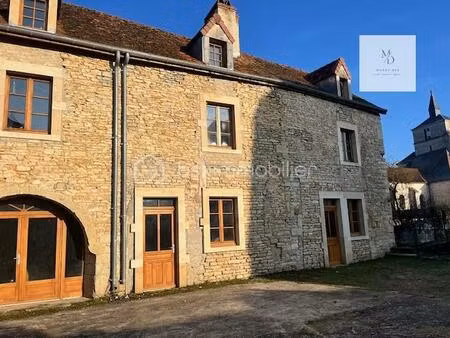 propriete de 300 m² à beze