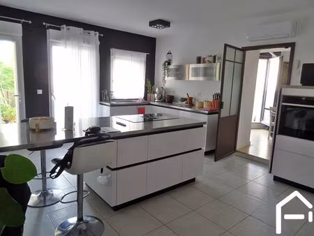 ( dep 34 poussan 34560) loft 150 m2 . place de garage . 2 terrasses