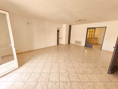 monteux : maison 2 appartements avec garage et dependance