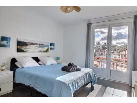 grande maison basque divisée en appt et boutique