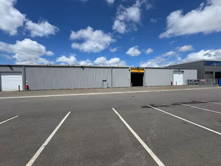 bâtiment de 1600m² à agneaux