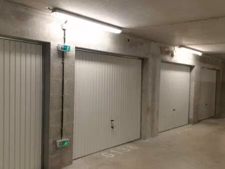 location garage box et parking à challans (85300) : à louer / challans