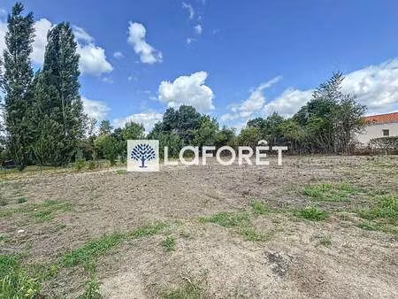 vente terrain à nueil-les-aubiers (79250) : à vendre / 1032m² nueil-les-aubiers