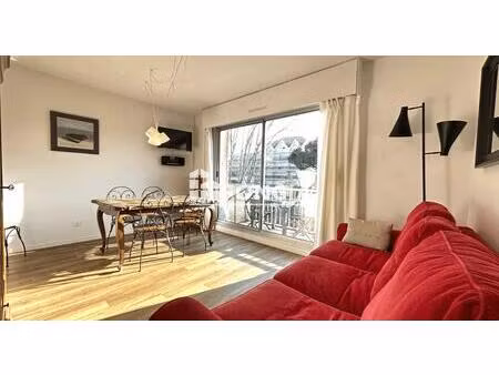 t2 traversant arcachon centre  lumineux  avec cellier  parking couvert  un balcon  sans vi