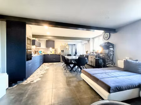 charmante longère rénovée de 145 m² avec dépendance et grand terrain à chuisnes