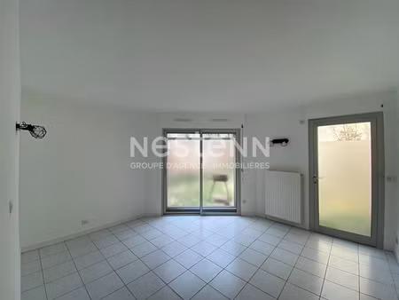 location locaux professionnels 14 m² à la fleche (72200)  590 €