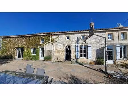 vente maison à coulonges-sur-l'autize (79160) : à vendre / 186m² coulonges-sur-l'autize
