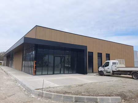 location local commercial