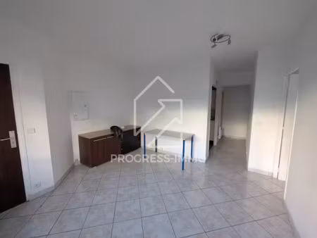 location locaux professionnels 2 pièces 51.3 m² à la varenne saint hilaire (94210)  990 €