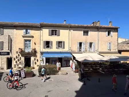 gordes - immeuble de rapport au centre du village face au chateau