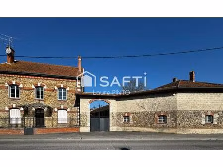 magnifique maison en pierres avec dépendances