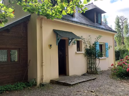 maison avec plus de 7000 m2 de terrain